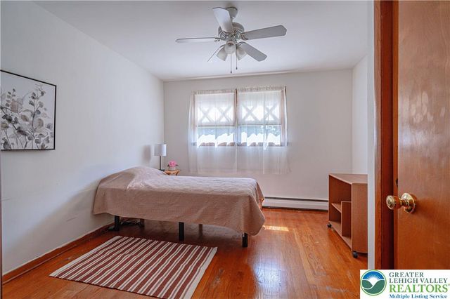 1560 Chaucer Lane, Bethlehem City, PA 18017