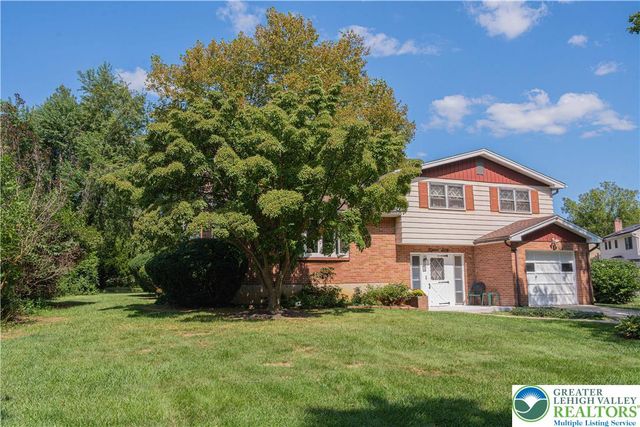 1560 Chaucer Lane, Bethlehem City, PA 18017