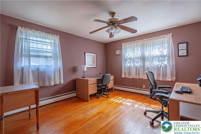 1560 Chaucer Lane, Bethlehem City, PA 18017