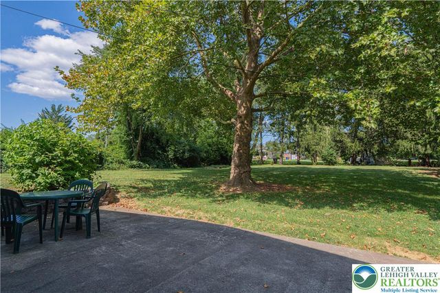 1560 Chaucer Lane, Bethlehem City, PA 18017