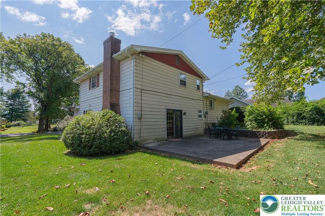 1560 Chaucer Lane, Bethlehem City, PA 18017