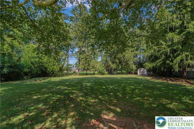 1560 Chaucer Lane, Bethlehem City, PA 18017