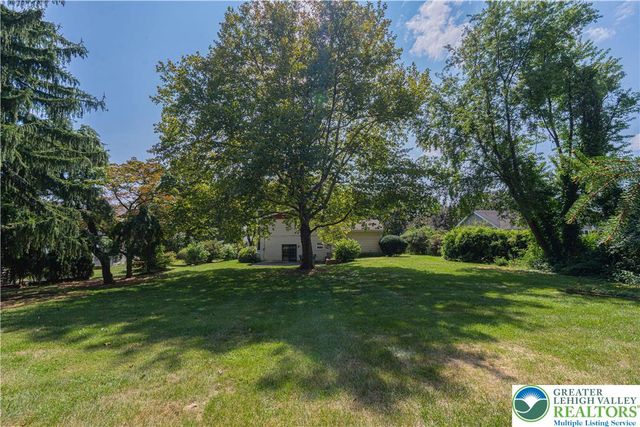 1560 Chaucer Lane, Bethlehem City, PA 18017