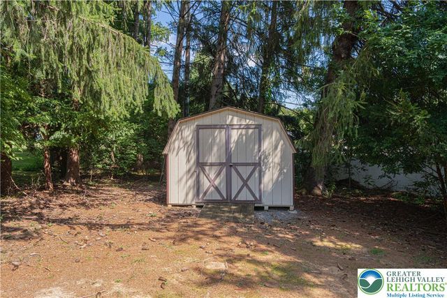 1560 Chaucer Lane, Bethlehem City, PA 18017