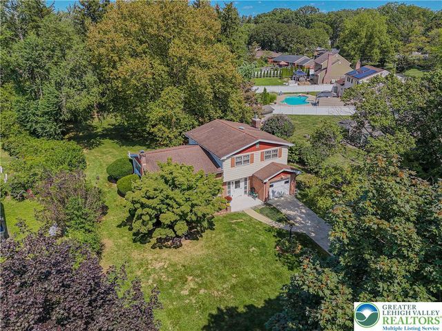 1560 Chaucer Lane, Bethlehem City, PA 18017