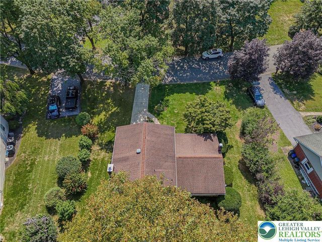 1560 Chaucer Lane, Bethlehem City, PA 18017