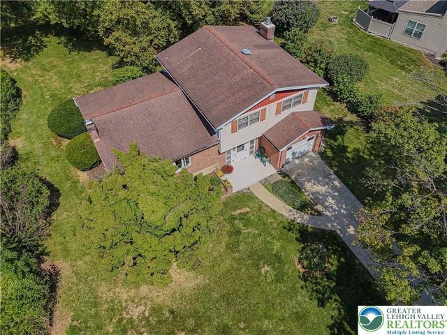 1560 Chaucer Lane, Bethlehem City, PA 18017
