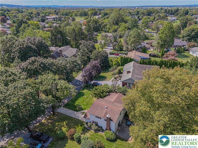1560 Chaucer Lane, Bethlehem City, PA 18017