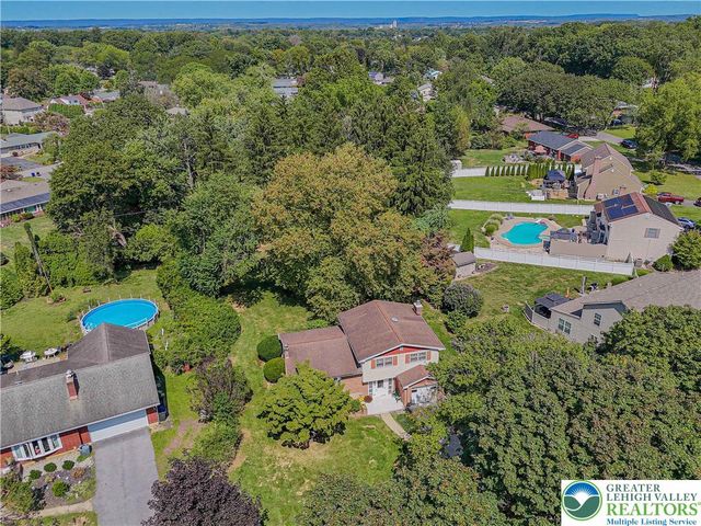 1560 Chaucer Lane, Bethlehem City, PA 18017