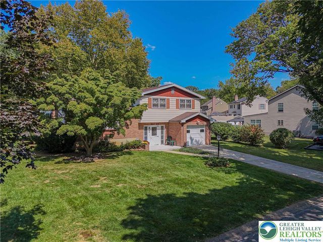 1560 Chaucer Lane, Bethlehem City, PA 18017