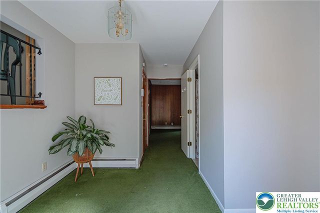 1560 Chaucer Lane, Bethlehem City, PA 18017