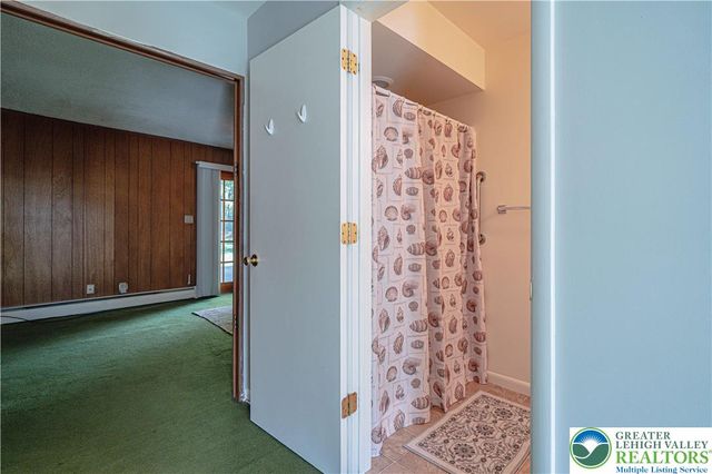 1560 Chaucer Lane, Bethlehem City, PA 18017
