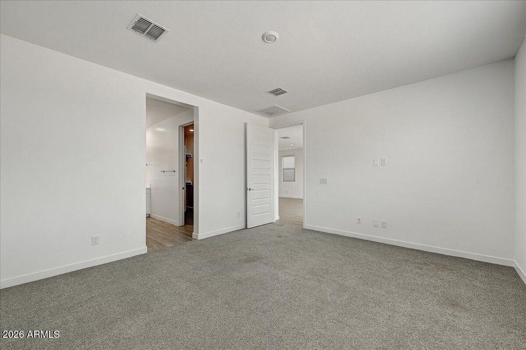 Image 10 of property listing at 1642 W MONTE Way, Phoenix, AZ 85041