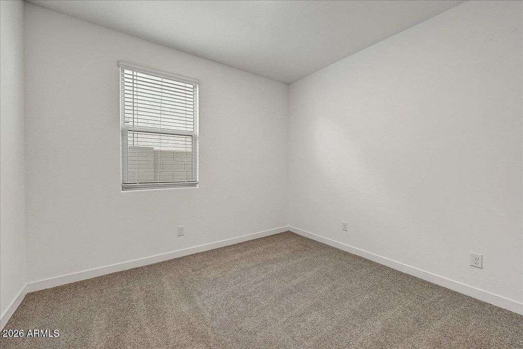 Image 15 of property listing at 1642 W MONTE Way, Phoenix, AZ 85041