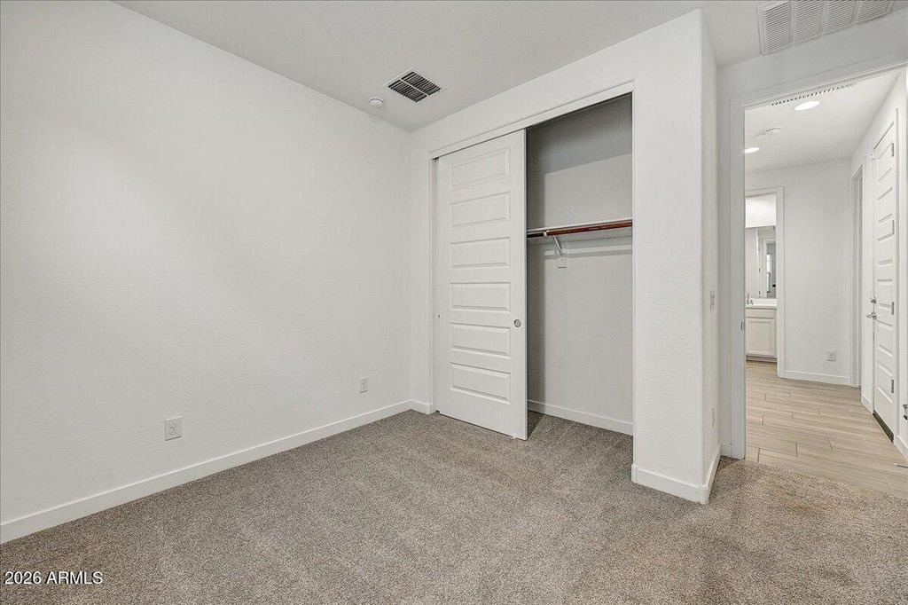 Image 16 of property listing at 1642 W MONTE Way, Phoenix, AZ 85041