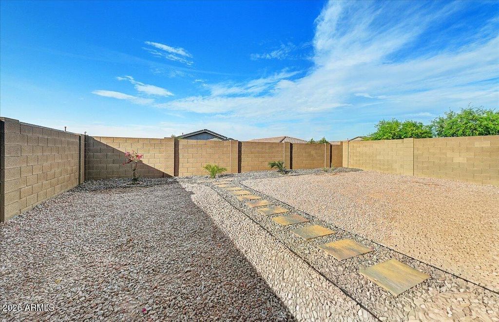 Image 19 of property listing at 1642 W MONTE Way, Phoenix, AZ 85041