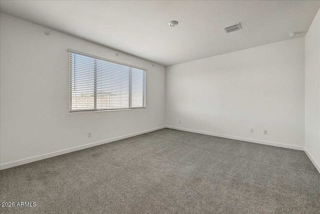 Image 9 of property listing at 1642 W MONTE Way, Phoenix, AZ 85041