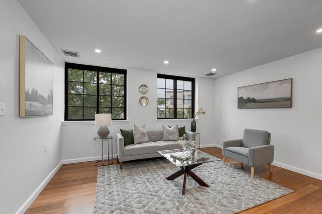 1 Prescott St 206, Boston, MA 02128