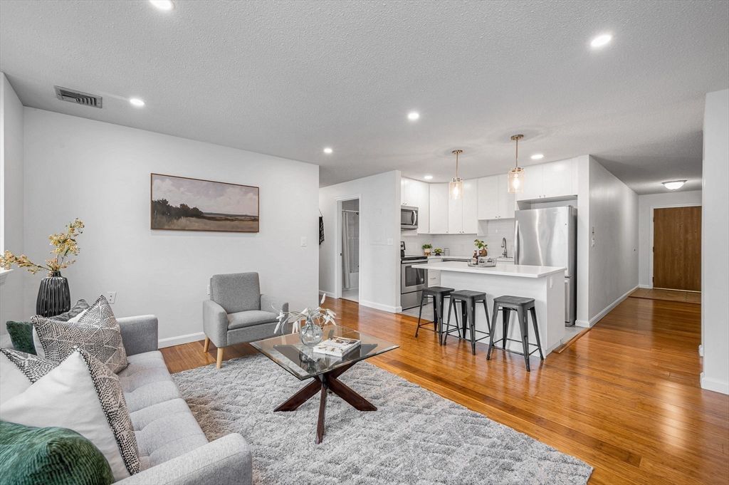 1 Prescott St 206, Boston, MA 02128