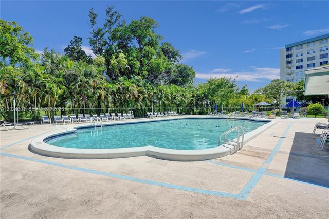 4200 Hillcrest Dr 820, Hollywood, FL 33021