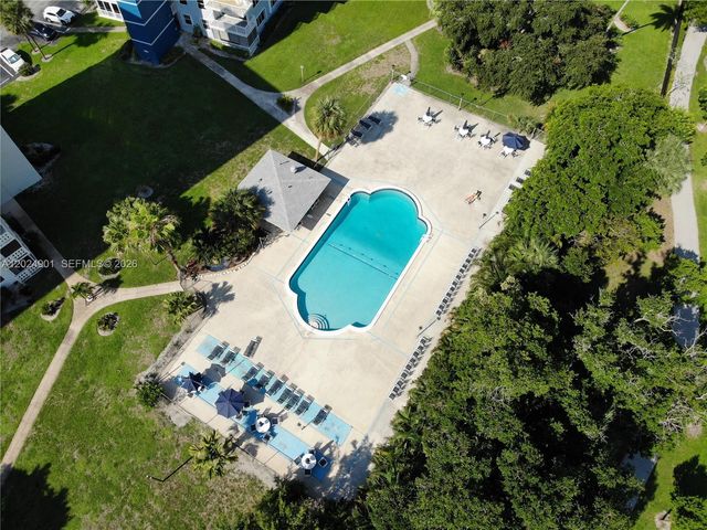 4200 Hillcrest Dr 820, Hollywood, FL 33021