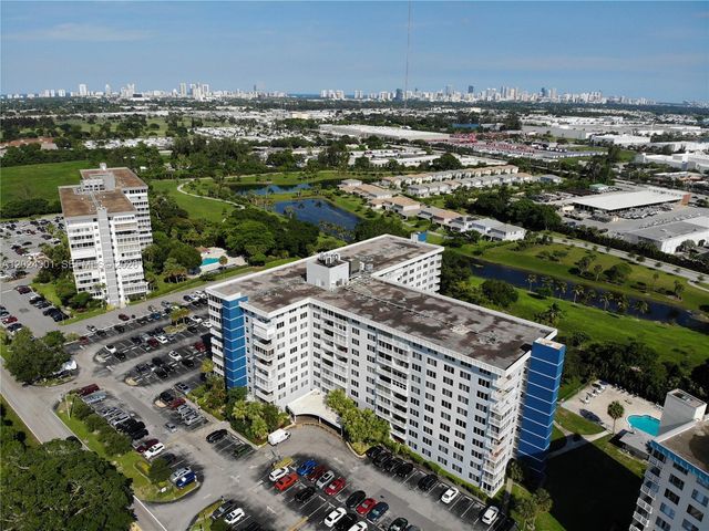 4200 Hillcrest Dr 820, Hollywood, FL 33021