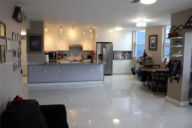 4200 Hillcrest Dr 820, Hollywood, FL 33021