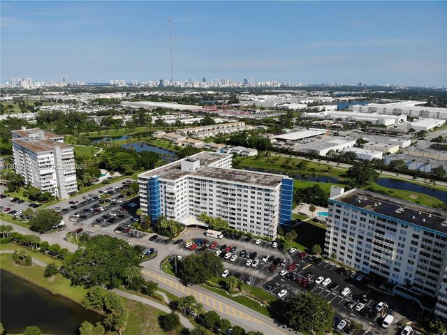 4200 Hillcrest Dr 820, Hollywood, FL 33021