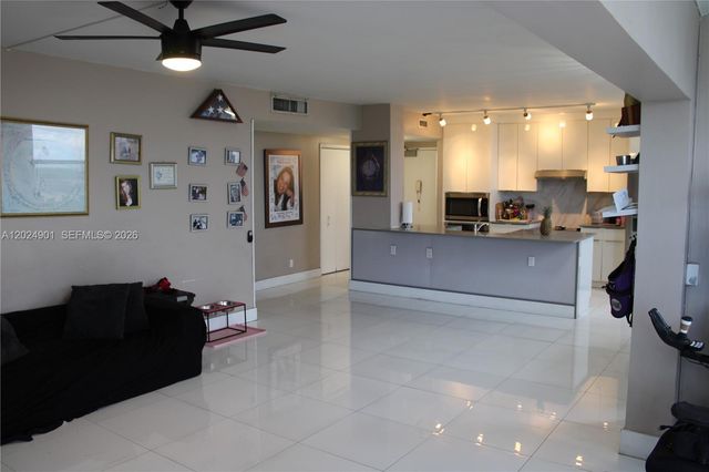 4200 Hillcrest Dr 820, Hollywood, FL 33021