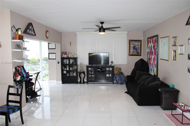4200 Hillcrest Dr 820, Hollywood, FL 33021