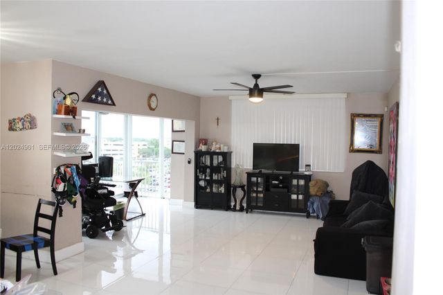 4200 Hillcrest Dr 820, Hollywood, FL 33021
