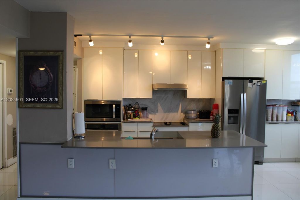 4200 Hillcrest Dr 820, Hollywood, FL 33021