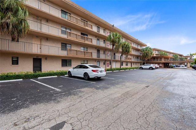 9300 SW 8th Street 102, Boca Raton, FL 33428