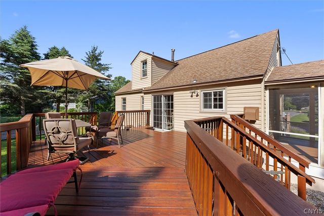 219 Crestwood Drive, Camillus, NY 13031