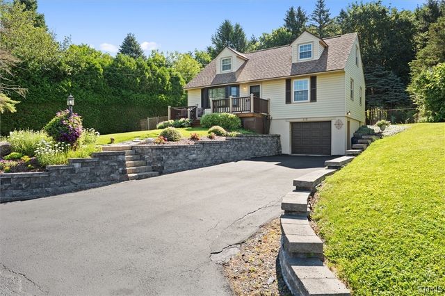 219 Crestwood Drive, Camillus, NY 13031