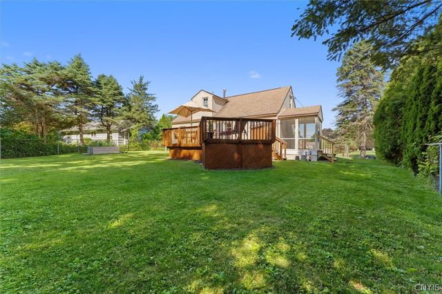 219 Crestwood Drive, Camillus, NY 13031