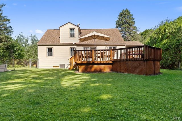 219 Crestwood Drive, Camillus, NY 13031
