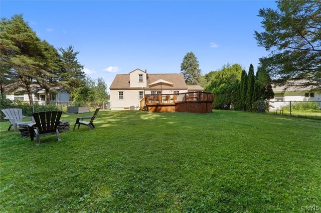 219 Crestwood Drive, Camillus, NY 13031
