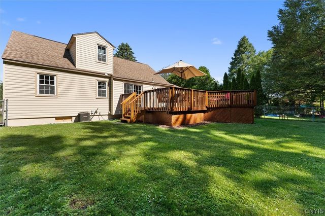 219 Crestwood Drive, Camillus, NY 13031