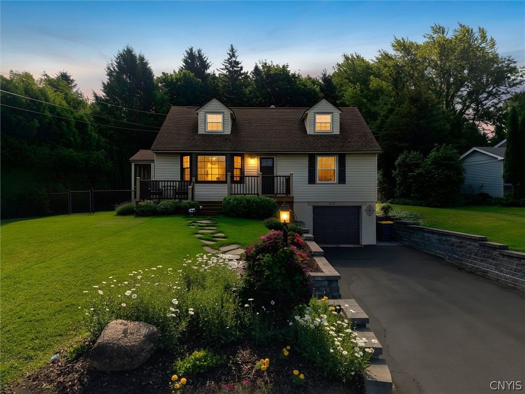 219 Crestwood Drive, Camillus, NY 13031