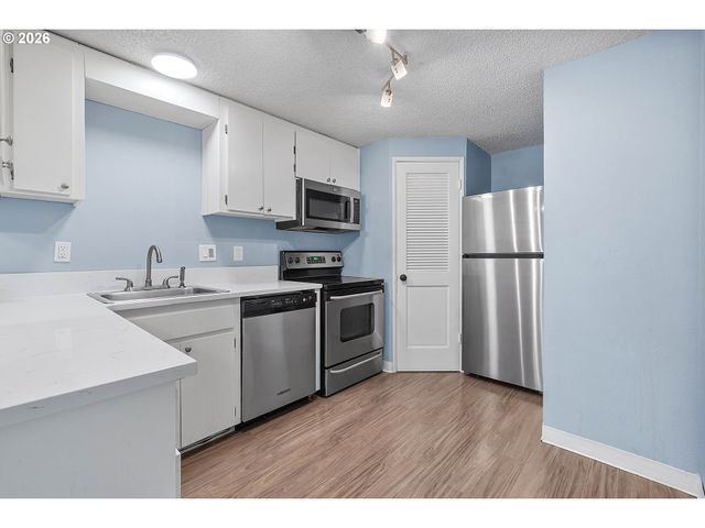 225 CERVANTES, Lake Oswego, OR 97035