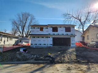 411 N 3rd Avenue E, Newton, IA 50208