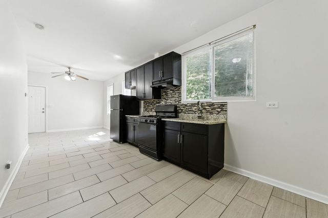 8253 S Brandon Avenue, Chicago, IL 60617