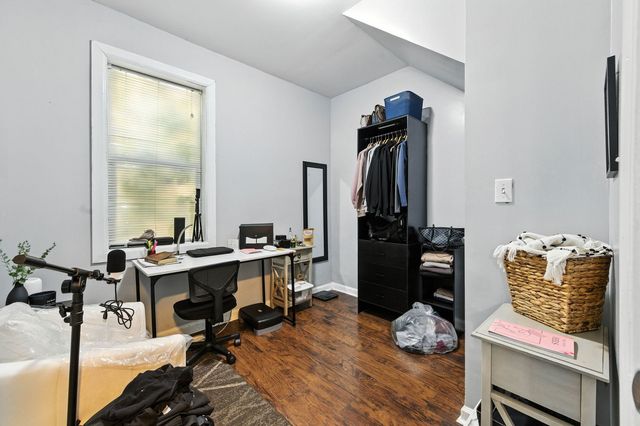 8253 S Brandon Avenue, Chicago, IL 60617