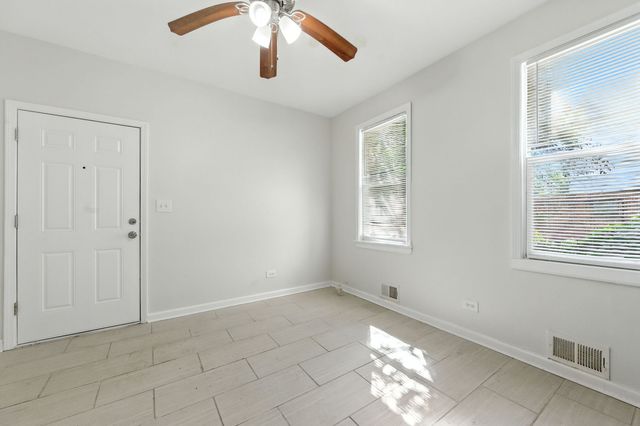 8253 S Brandon Avenue, Chicago, IL 60617