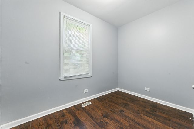 8253 S Brandon Avenue, Chicago, IL 60617