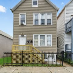 8253 S Brandon Avenue, Chicago, IL 60617