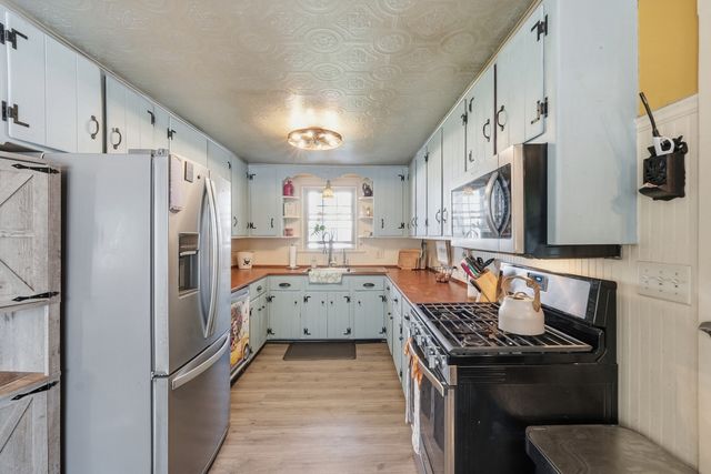 9 Waters St, Millbury, MA 01527