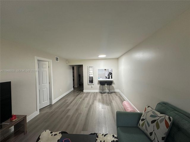 7500 NW 17th St 102, Plantation, FL 33313