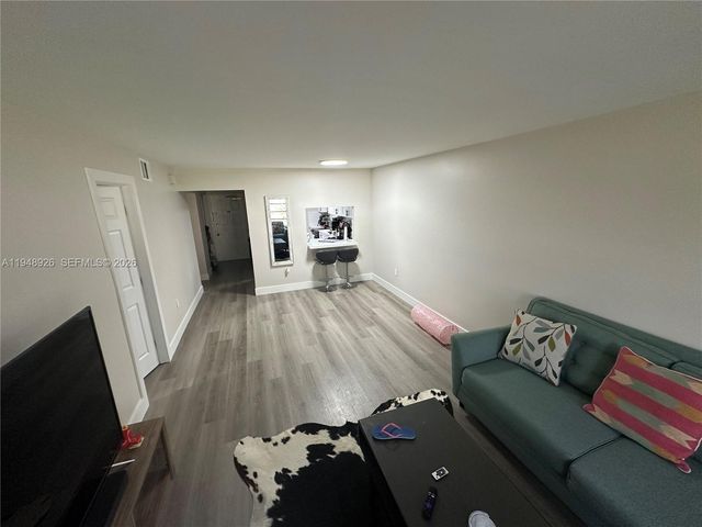 7500 NW 17th St 102, Plantation, FL 33313